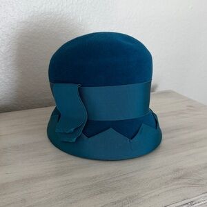 1920s-1940s Vintage Teal Velour Cloche / Tilt  Women's Hat